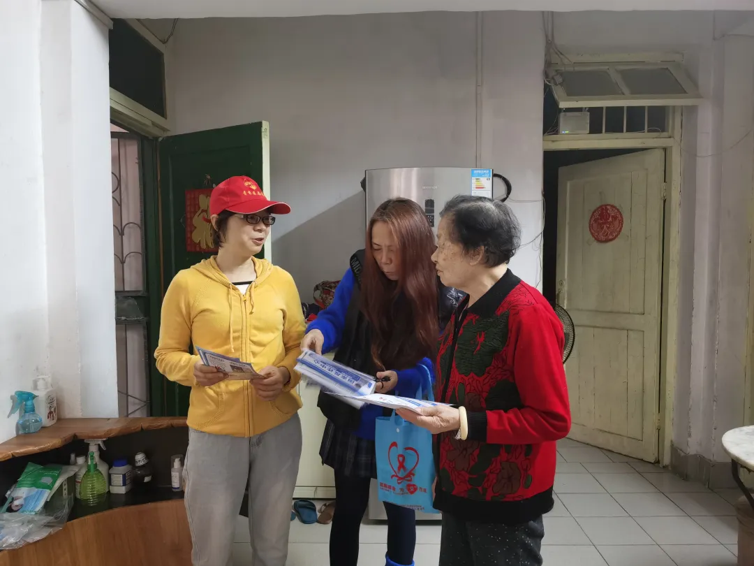 新時(shí)代文明實(shí)踐 | 賡續(xù)雷鋒精神，“紅燈籠”追“鋒”青年在行動(dòng)